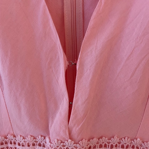 Dress with eyelit detail - Picture 5 of 7